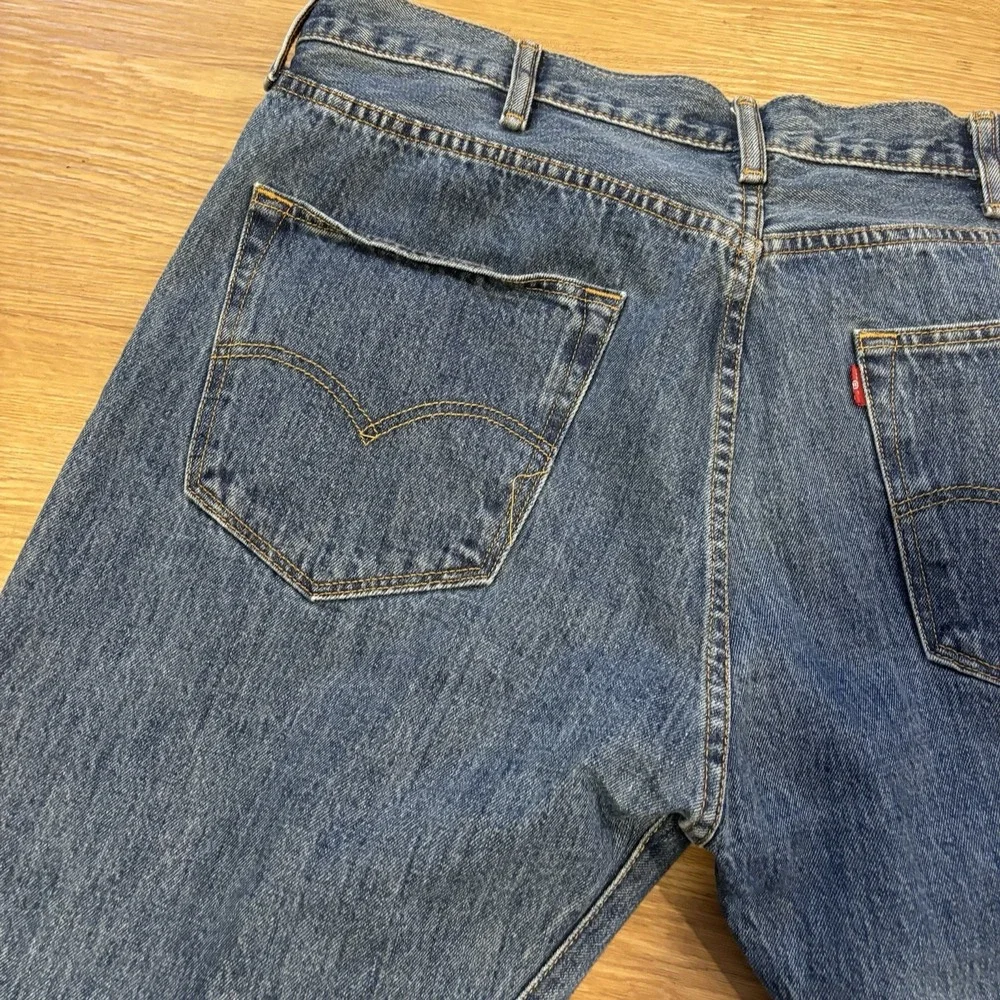 Levis 501 Denim Jeans Mens‎ Size 40 X 30 Original Fit Button Fly Medium Wash 1M